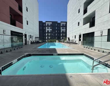 1234 Wilshire Boulevard - Photo Thumbnail 5