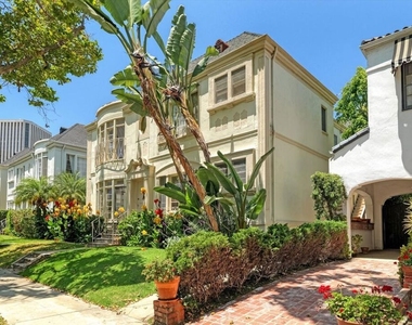 9945 Robbins Drive - Photo Thumbnail 12