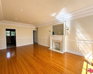 9945 Robbins Drive - Photo Thumbnail 3