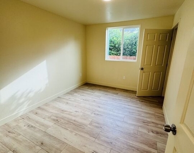 851 E 76th Place - Photo Thumbnail 4
