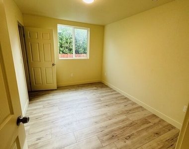 851 E 76th Place - Photo Thumbnail 6
