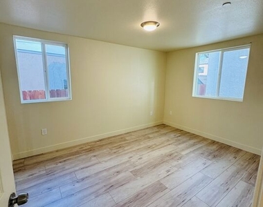 851 E 76th Place - Photo Thumbnail 9