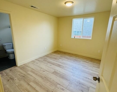 851 E 76th Place - Photo Thumbnail 7