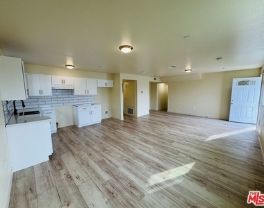 851 E 76th Place - Photo Thumbnail 2