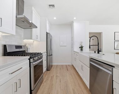 4958 Canoga Avenue - Photo Thumbnail 9