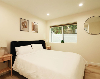 944 N San Vicente Boulevard - Photo Thumbnail 9