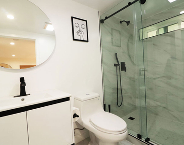 944 N San Vicente Boulevard - Photo Thumbnail 11
