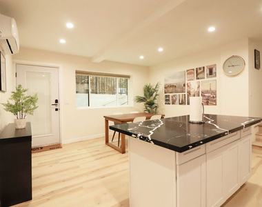 944 N San Vicente Boulevard - Photo Thumbnail 5