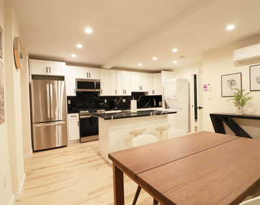 944 N San Vicente Boulevard - Photo Thumbnail 1