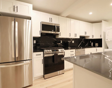 944 N San Vicente Boulevard - Photo Thumbnail 4