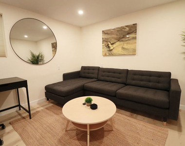 944 N San Vicente Boulevard - Photo Thumbnail 6