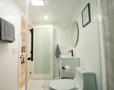 944 N San Vicente Boulevard - Photo Thumbnail 12