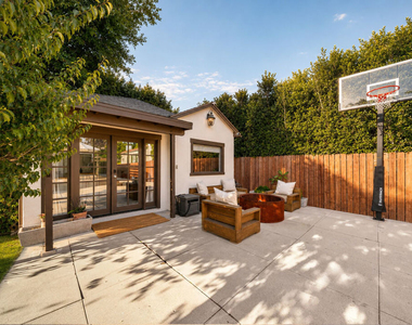 6537 Moore Drive - Photo Thumbnail 7