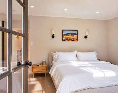 6537 Moore Drive - Photo Thumbnail 19