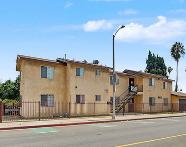 7704 7706 S Grand Avenue - Photo Thumbnail 1