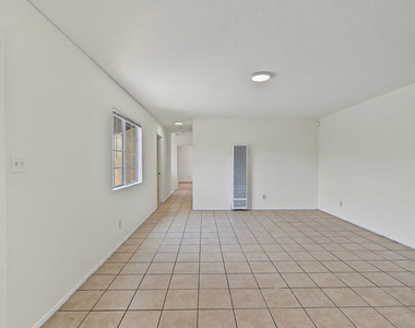 7704 7706 S Grand Avenue - Photo Thumbnail 4