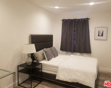 335 E 65th Street - Photo Thumbnail 4