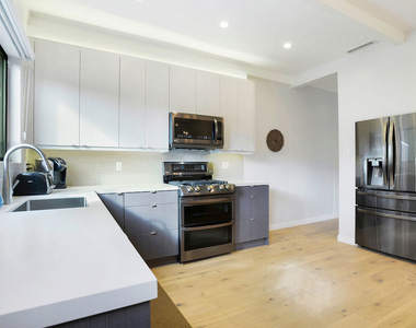 823 N Harper Avenue - Photo Thumbnail 5