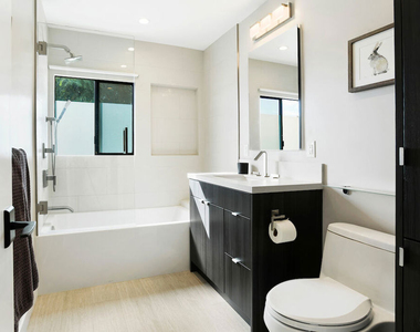 823 N Harper Avenue - Photo Thumbnail 14