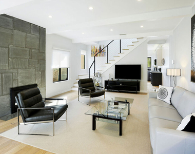 823 N Harper Avenue - Photo Thumbnail 1