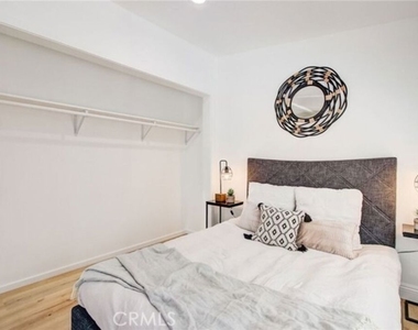 1856 W 14th Street - Photo Thumbnail 4