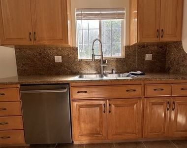 14552 Runnymede Street - Photo Thumbnail 3