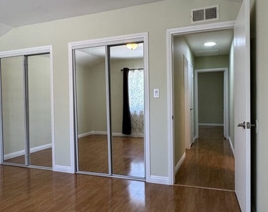 14552 Runnymede Street - Photo Thumbnail 8
