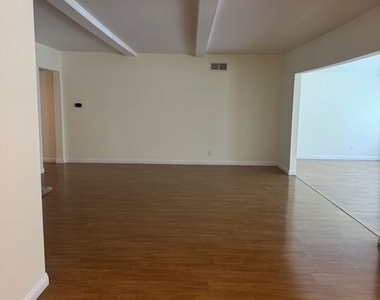 14552 Runnymede Street - Photo Thumbnail 15
