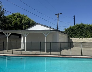 14552 Runnymede Street - Photo Thumbnail 21