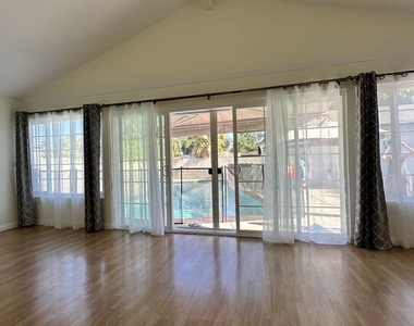 14552 Runnymede Street - Photo Thumbnail 2