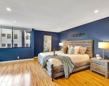1900 Vine Street - Photo Thumbnail 15