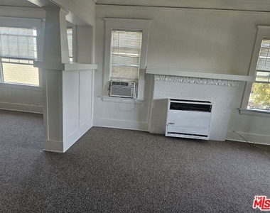 1665 W 12th Place - Photo Thumbnail 3