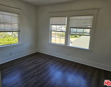 1665 W 12th Place - Photo Thumbnail 6