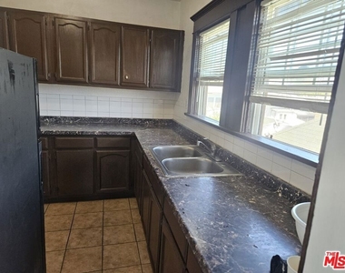 1665 W 12th Place - Photo Thumbnail 2