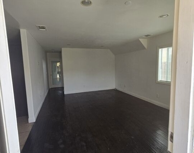 8822 Orchard Avenue - Photo Thumbnail 2