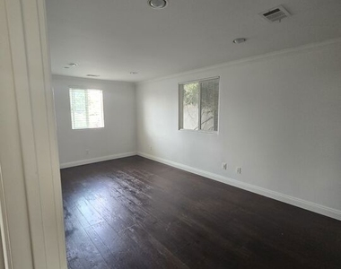 8822 Orchard Avenue - Photo Thumbnail 13
