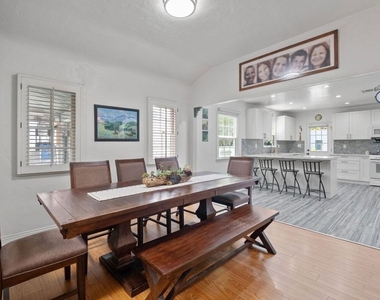 471 S Clark Drive - Photo Thumbnail 9