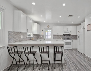 471 S Clark Drive - Photo Thumbnail 4