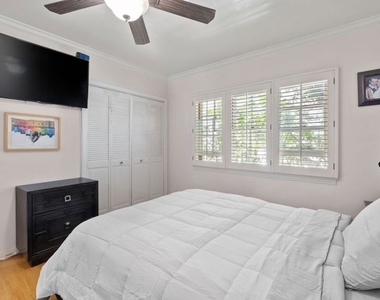 471 S Clark Drive - Photo Thumbnail 12