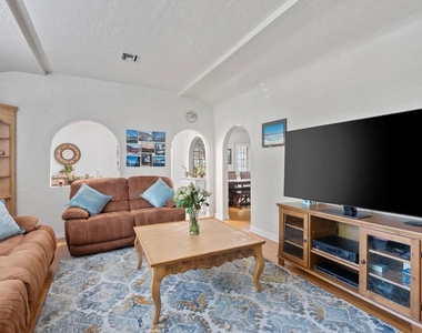 471 S Clark Drive - Photo Thumbnail 7
