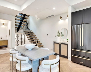 652 Huntley Drive - Photo Thumbnail 10