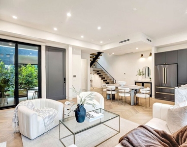 652 Huntley Drive - Photo Thumbnail 1