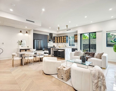 652 Huntley Drive - Photo Thumbnail 5