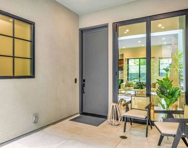 652 Huntley Drive - Photo Thumbnail 4