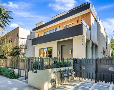 652 Huntley Drive - Photo Thumbnail 2