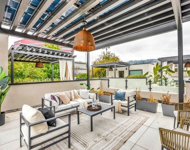 652 Huntley Drive - Photo Thumbnail 36