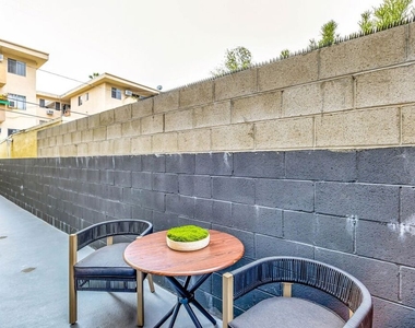 652 Huntley Drive - Photo Thumbnail 21