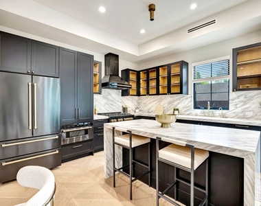 652 Huntley Drive - Photo Thumbnail 12