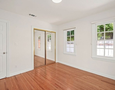 424 12th Street - Photo Thumbnail 4