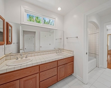 424 12th Street - Photo Thumbnail 8